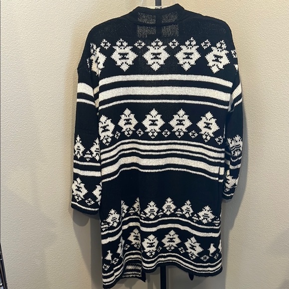 Knox Rose Black and White Cardigan Sweater - Picture 3 of 3